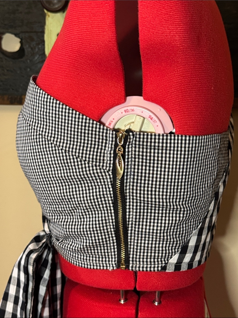 La’ Ros Black and White Gingham One-Shoulder Asymmetrical Draped Puff Sleeve Top - Picture 8 of 15